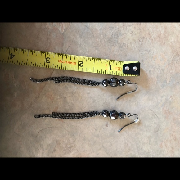 Black layered necklace with matching earrings - Picture 3 of 4